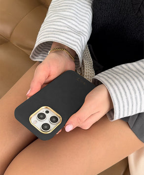 Gunmetal Alcantara (Gold) - MagSafe Handyhülle