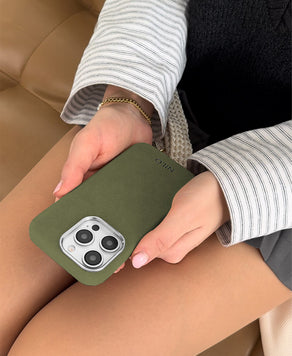 Olive Alcantara (Silber) - MagSafe Handyhülle