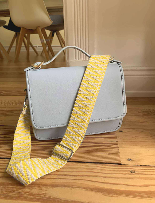 Taschengurt an Handtasche 